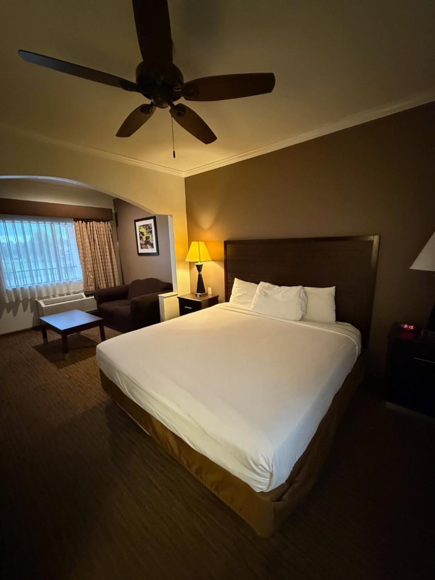 Inn Of Navasota Hotel Екстер'єр фото