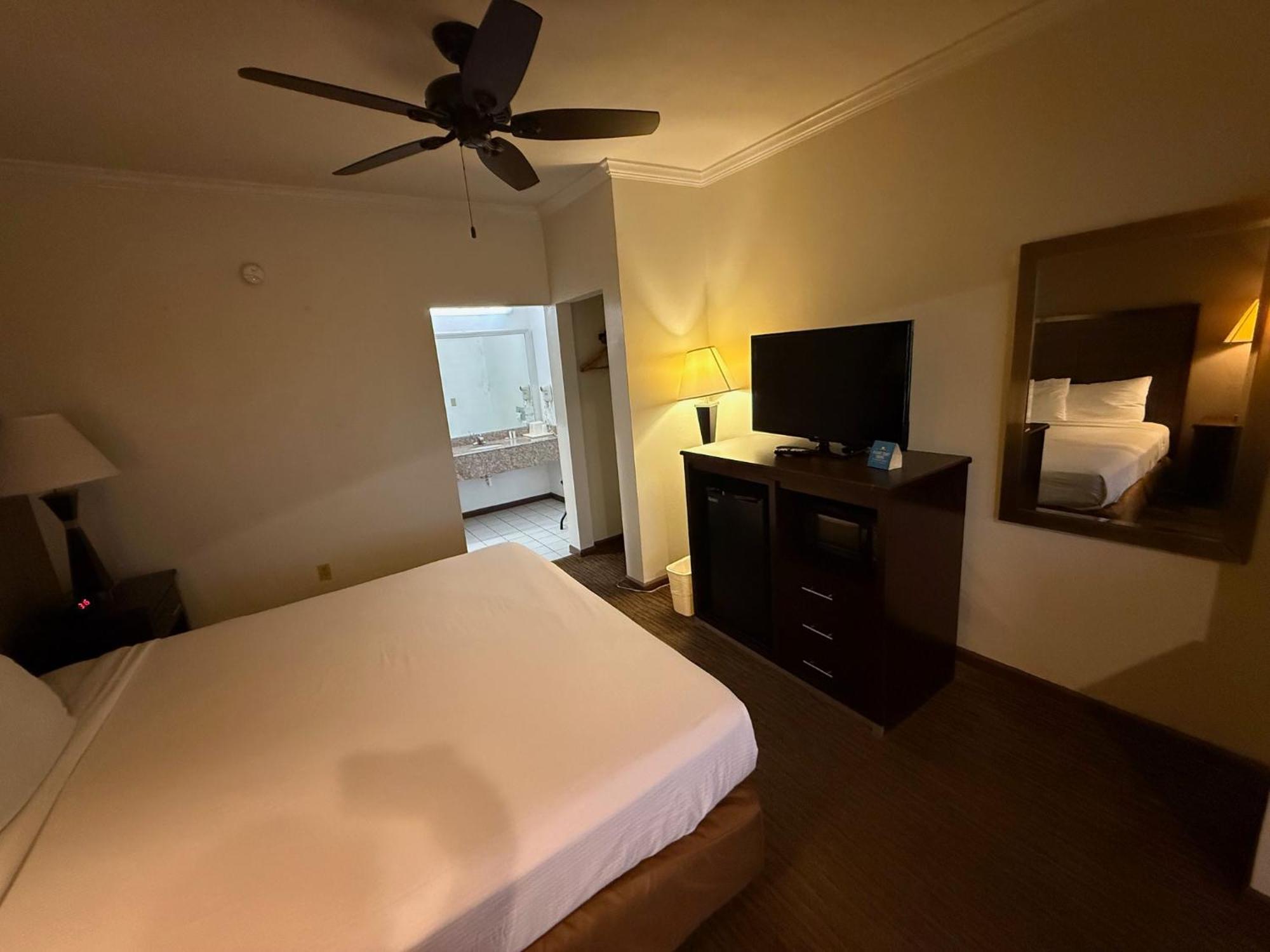 Inn Of Navasota Hotel Екстер'єр фото