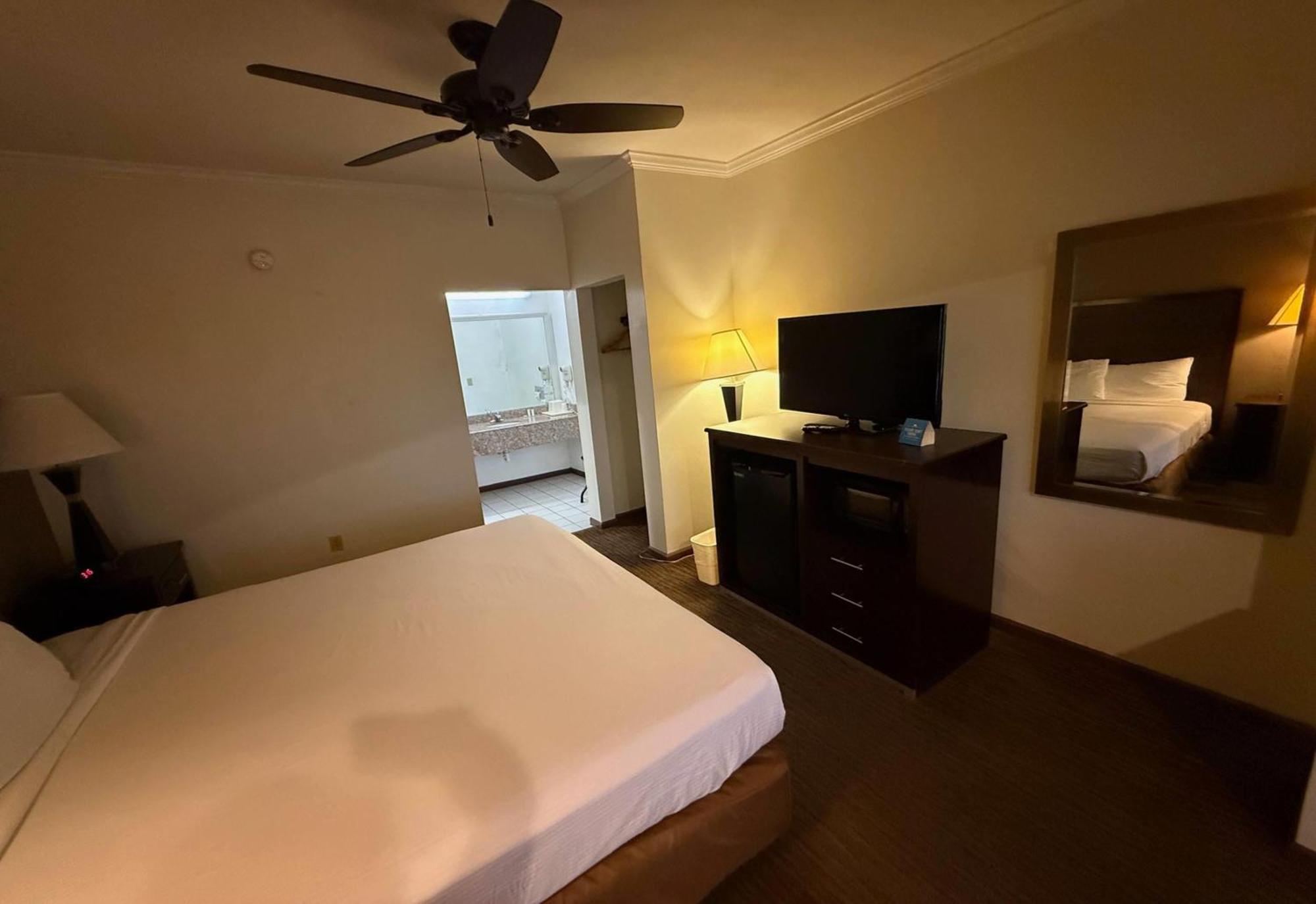Inn Of Navasota Hotel Екстер'єр фото